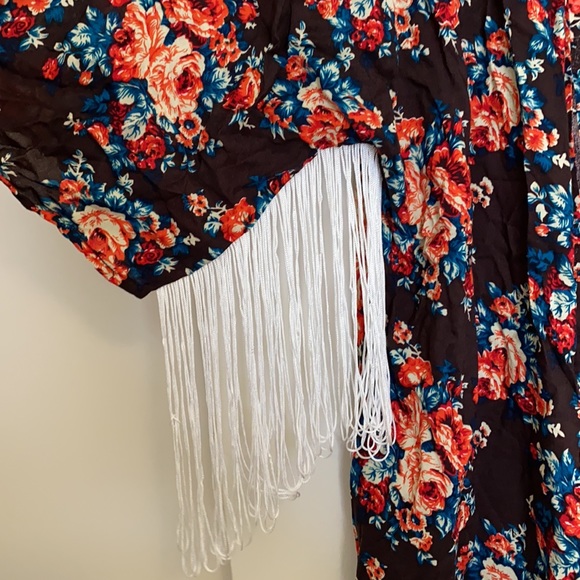 BOHO Women’s Fringe Kimono NWT - Picture 4 of 5